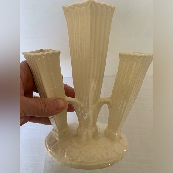 VINTAGE JAPANESE VASE | Fluted Edged Three Finger Vase with Floral Motifs - Picture 3 of 7